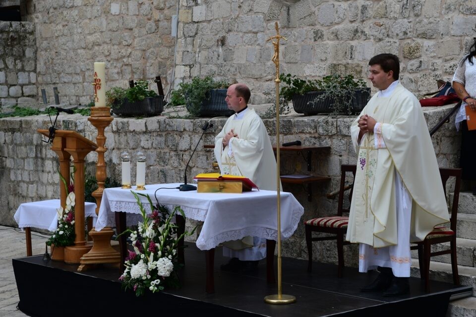 Odgađa se podjela sakramenata prve pričesti i krizme na području Dubrovačke biskupije