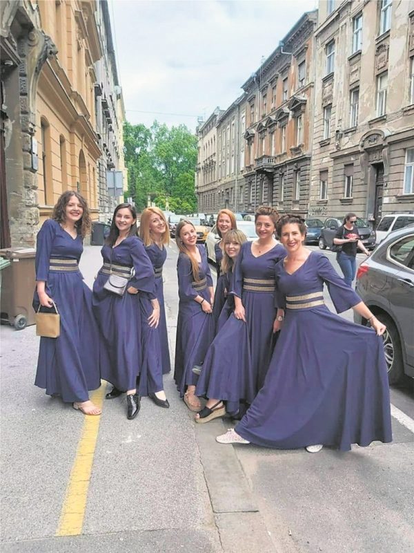 Figurinke ispred Kluba Dubrovcana u Gundulicevoj 55