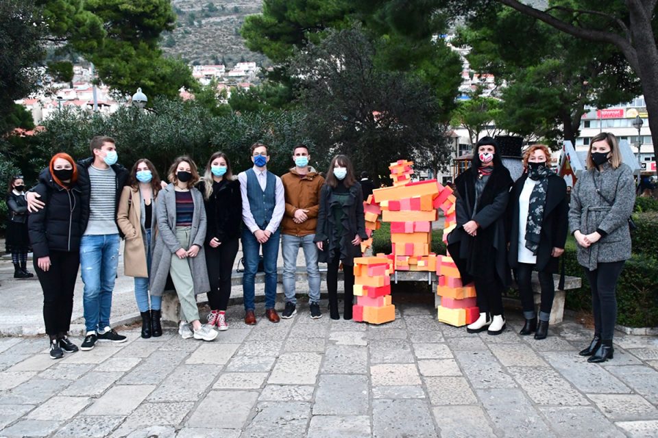 RECIKLIRANART Studenti 'oplemenili' Park Luja Šoletića zanimljivom drvenom skulpturom