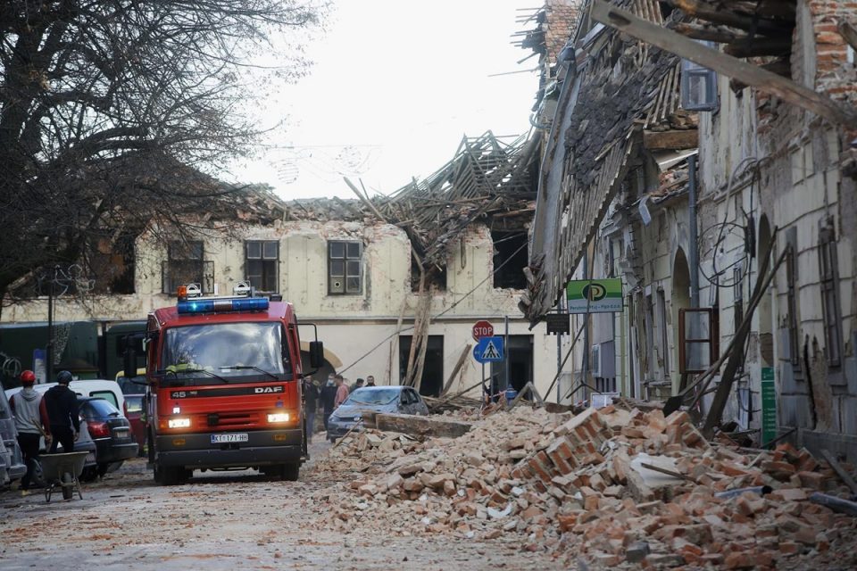 U Sisak i Petrinju stiže 278 vatrogasaca i 76 vozila