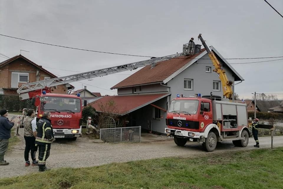 Naši vatrogasci i dalje su angažirani na uklanjanju posljedica potresa u Petrinji