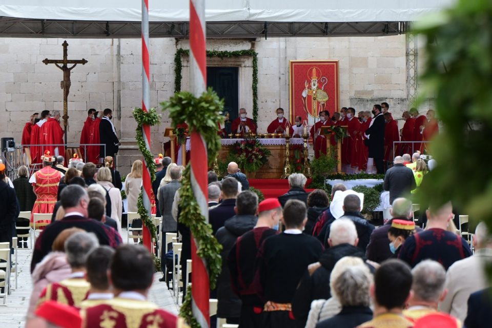[VIDEO] Pratite s DuListom svečanu misu i procesiju uz Festu sv. Vlaha