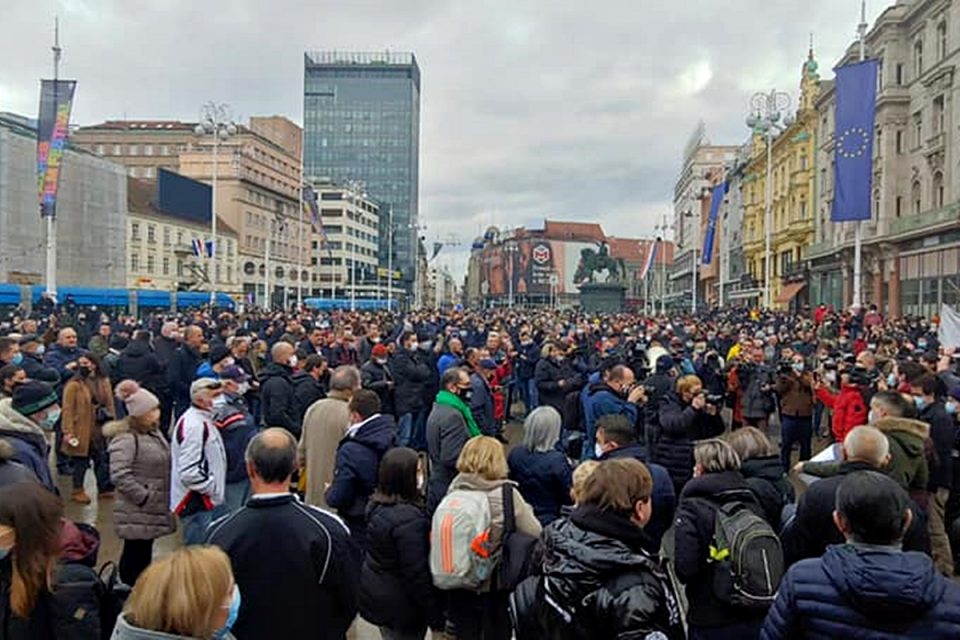 Na prosvjedu poduzetnika i Dubrovčani, zahtijevaju ostavku ministra Ćorića