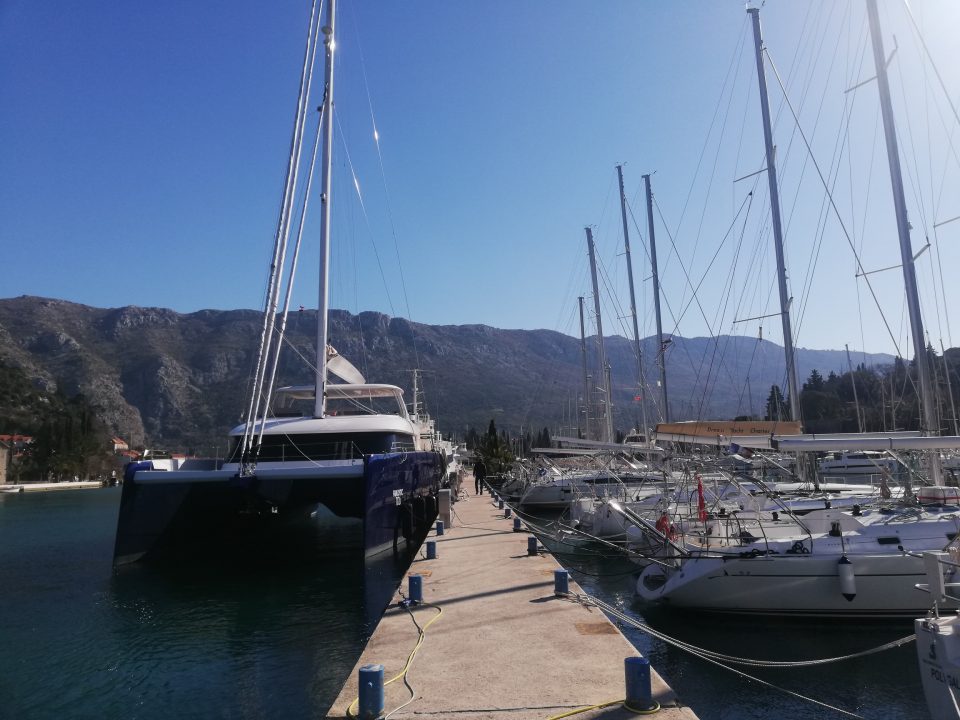 Katamaran pod poljskom zastavom otvorio nautičku sezonu u ACI marini Dubrovnik