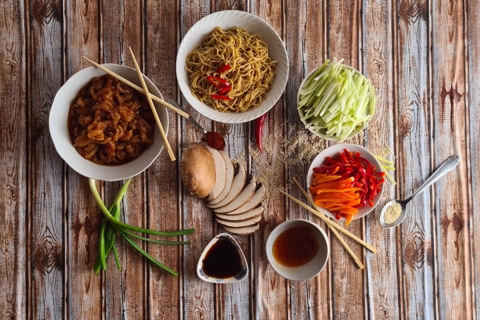 KOJI JE VAŠ OMILJEN ZAČIN? Mirna ima dva zanimljiva recepta - kineski wok i indijsko varivo