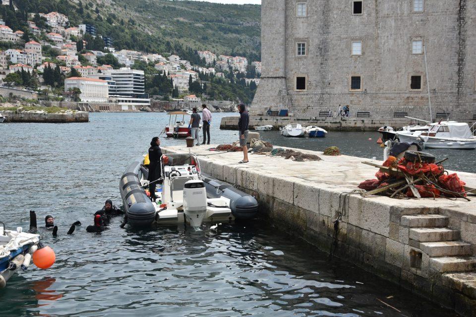 GUME, PLASTIKA, STARO ŽELJEZO Vrijedni ronioci očistili podmorje u Portu