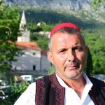 008pridvorje konji