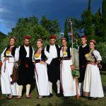 009pridvorje konji