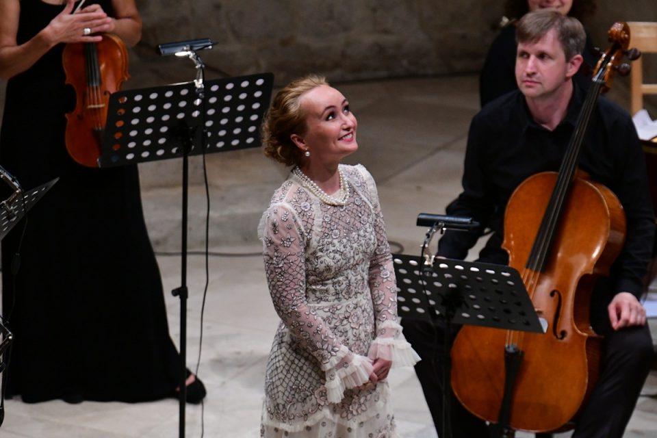 NJEŽNOG IZGLEDA, ALI MOĆNOG GLASA Mlada ruska sopranistica nastupila u Dvoru
