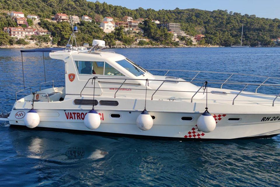 korcula vatrogasni brod