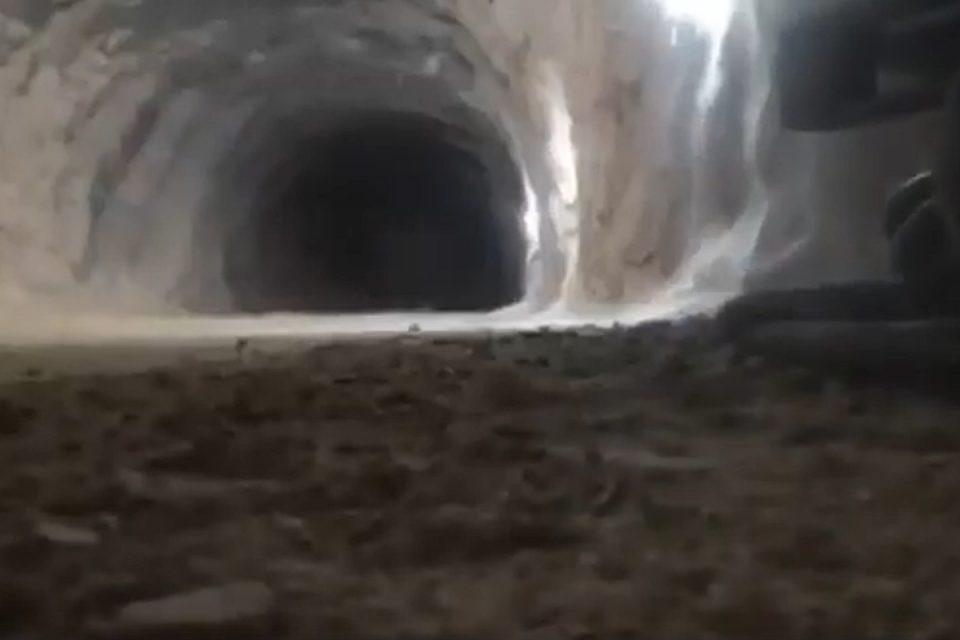 [VIDEO] NAPREDUJU PRISTUPNE CESTE ZA PELJEŠKI MOST Pogledajte završno miniranje tunela Polakovica