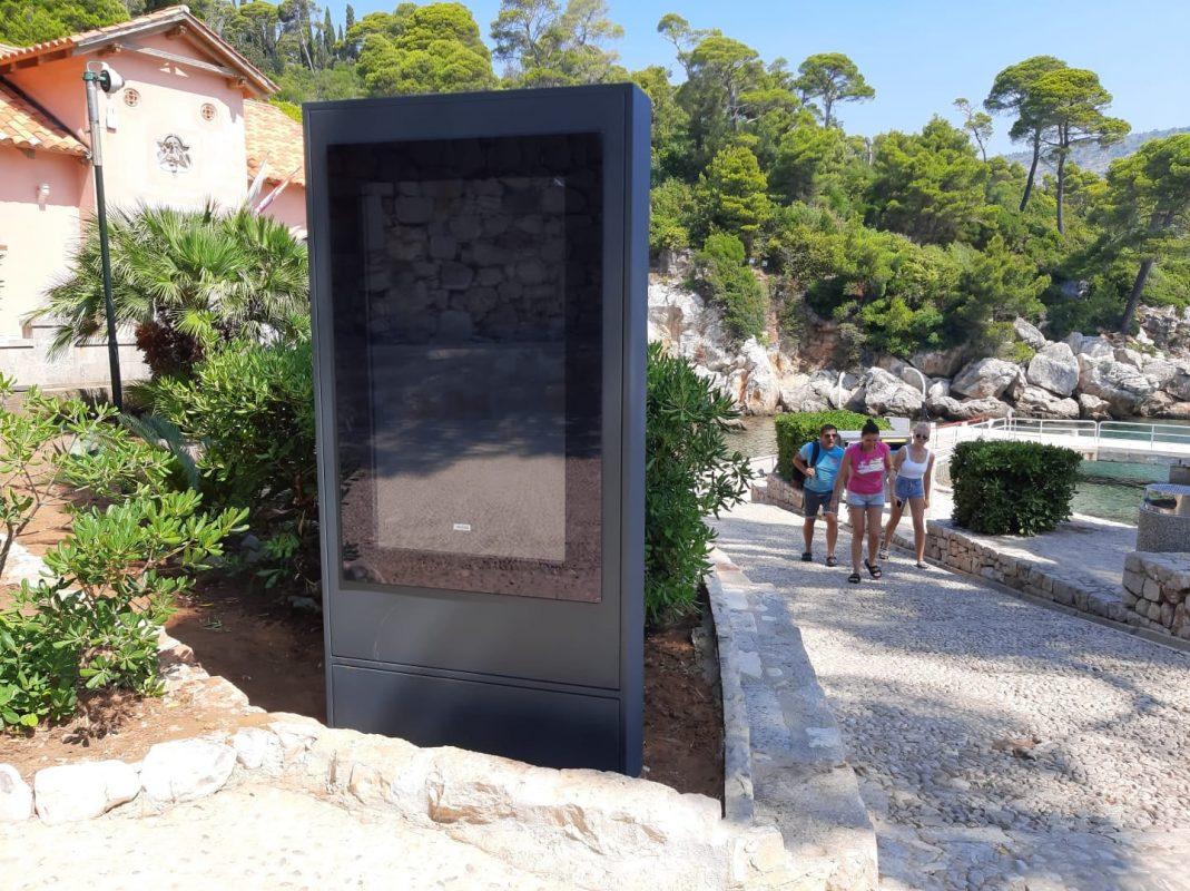 lokrum panel
