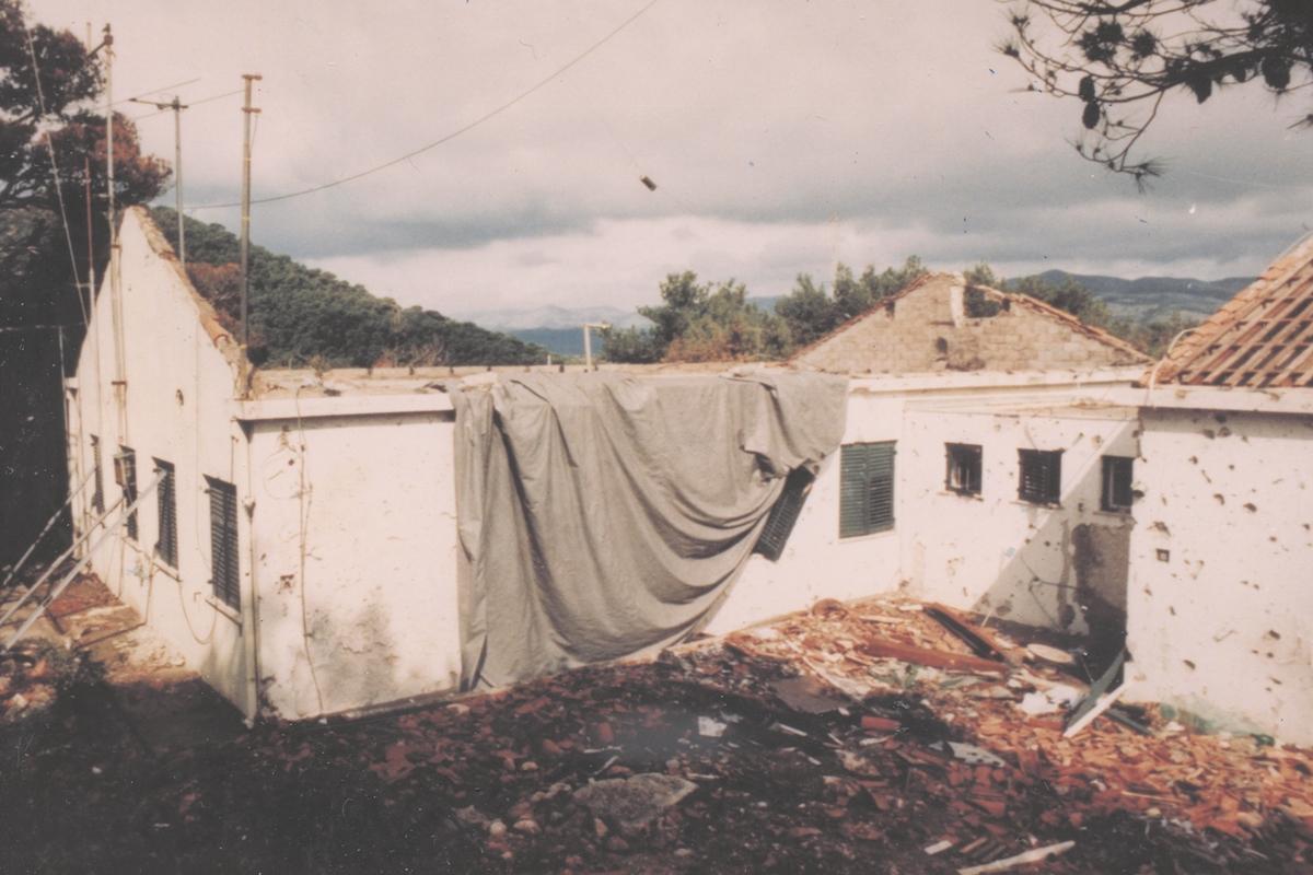 Raketirana zgrada COB a 3.listopada 1991