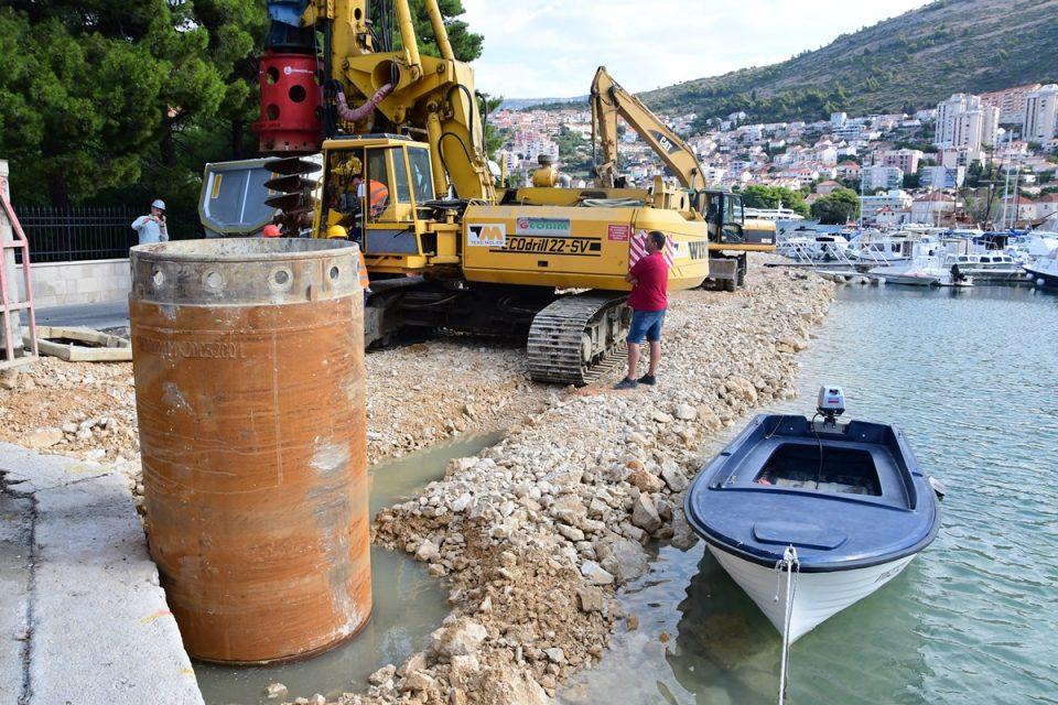 Radovi na Lapadskoj obali 'sele' kod pumpe na Orsanu
