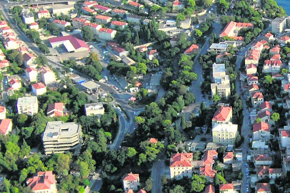 ČEKA SE RJEŠENJE NA ŽALBU INVESTITORA, TVRTKE LAUS CENTAR Ministarstvo odlučuje o gradnji na zemljištu Zaklade Mihanović