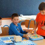 Mali Mljećani učili se robotici i programiranju bez ekrana 4 cubetto programiranje tehnicka kultura 4