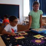 Mali Mljećani učili se robotici i programiranju bez ekrana 5 cubetto programiranje tehnicka kultura 5