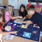 Mali Mljećani učili se robotici i programiranju bez ekrana 7 cubetto programiranje tehnicka kultura 7