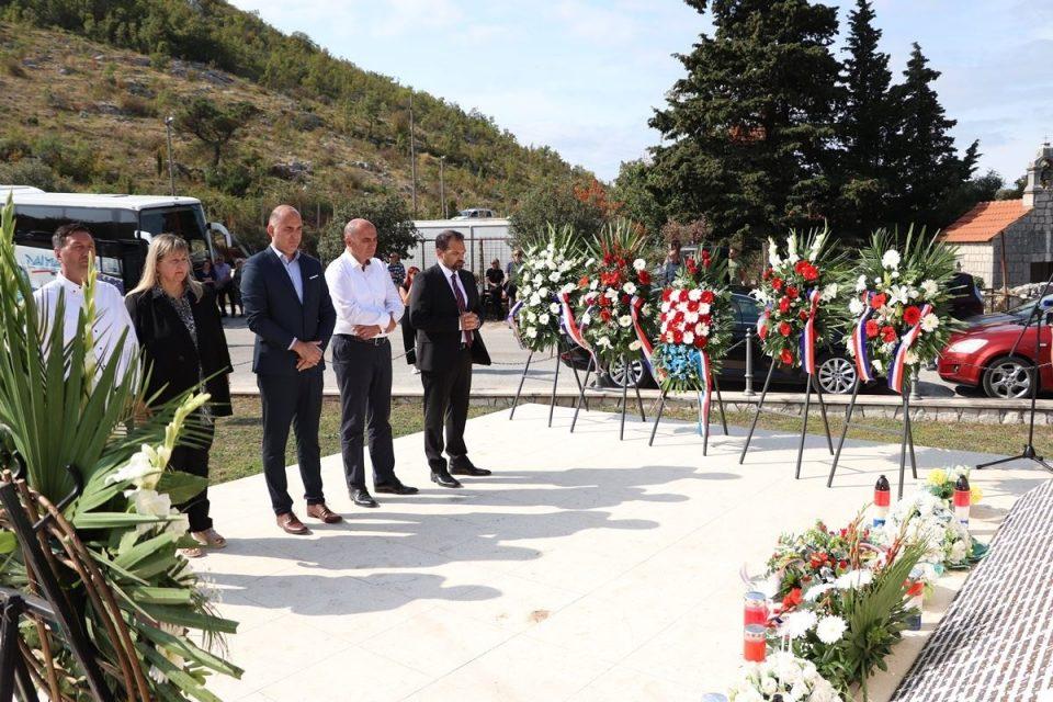 NA OSOJNIKU Obilježena 18. godišnjica otkrivanja spomenika poginulim hrvatskim braniteljima