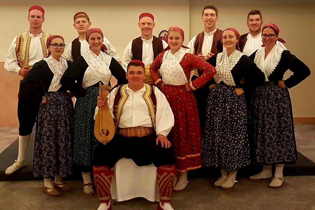 BILI SMO NA PROBI USUSRET VELIKOJ PROSLAVI KUD-A ‘MARKO MAROJICA’ Bala zajedno i mlado i staro! Već 45 godina čuvaju župsku tradiciju 4 prvi nastup mladog lijericara