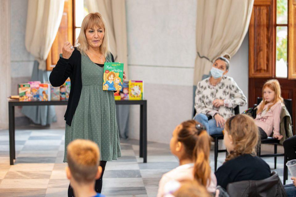 KAKO NASTAJU IDEJE ZA SLIKOVNICE Književni susret Sanje Pilić i dubrovačke dječice u Kabogi