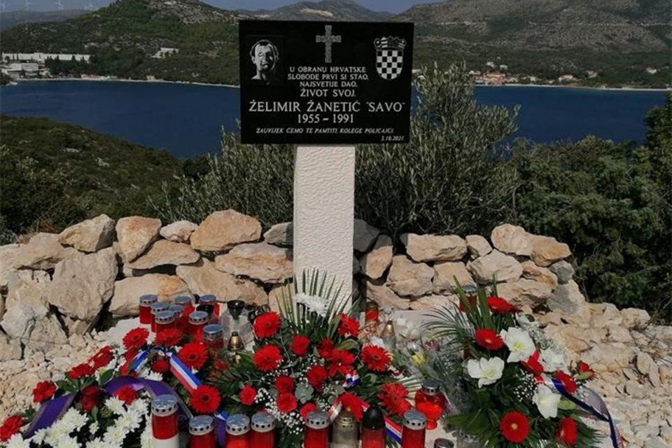 UZ 30. GODIŠNJICU SMRTI U Slanome otkriven spomenik poginulom branitelju Želimiru Žanetiću