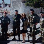 Vesna Gamulin s pukovnikom Christophe Le Du lijevi i generalom Lampick desni s pratiteljima 1996