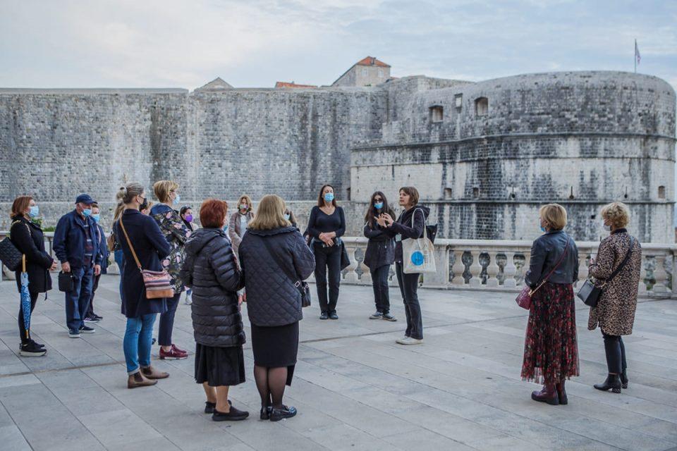 Dubrovčani uživali na besplatnom tematskom vođenju o Držiću i 'Zlatnom dobu Dubrovnika'