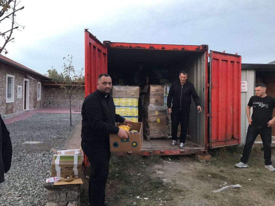 BRAVO DUBROVAČKI OSNOVNOŠKOLCI! Šleper s 24 palete hrane i higijenskih potrepština stigao u Albaniju