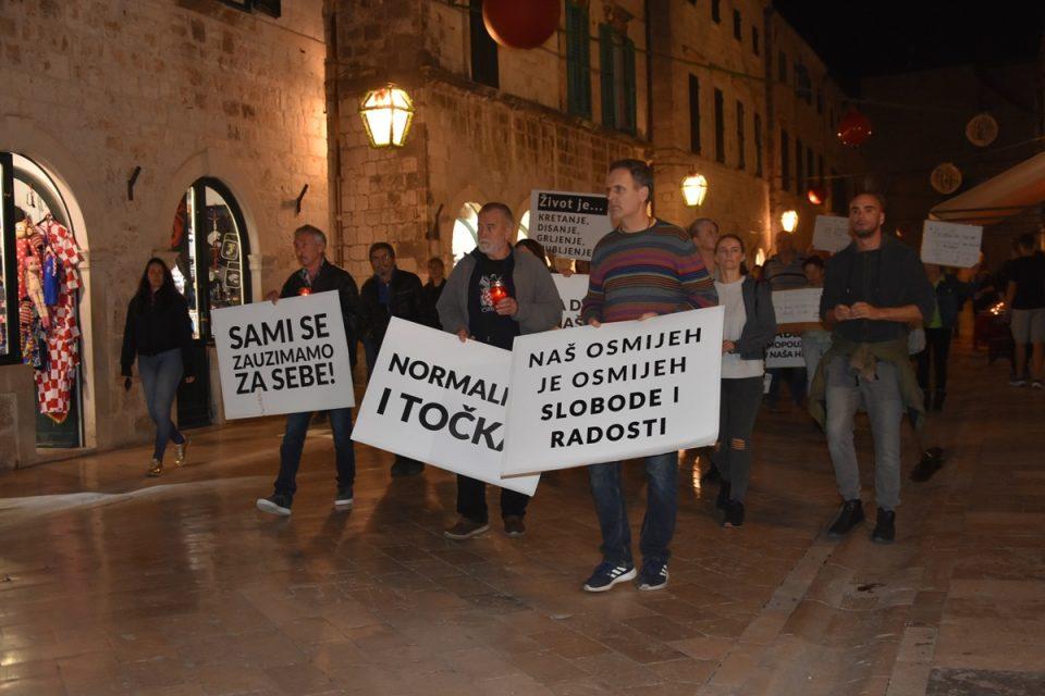 POD BUDNIM OKOM POLICAJACA Dubrovčani i drugi dan prosvjedovali protiv covid mjera