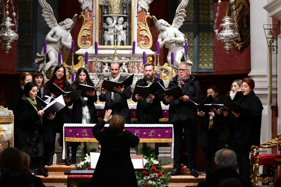 SVJETLOST ADVENTA U PARČEVOM HRAMU Održan koncert mje­šovitog zbora Blasius