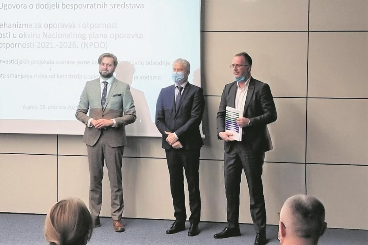 c Potpisivanje ugovora 1