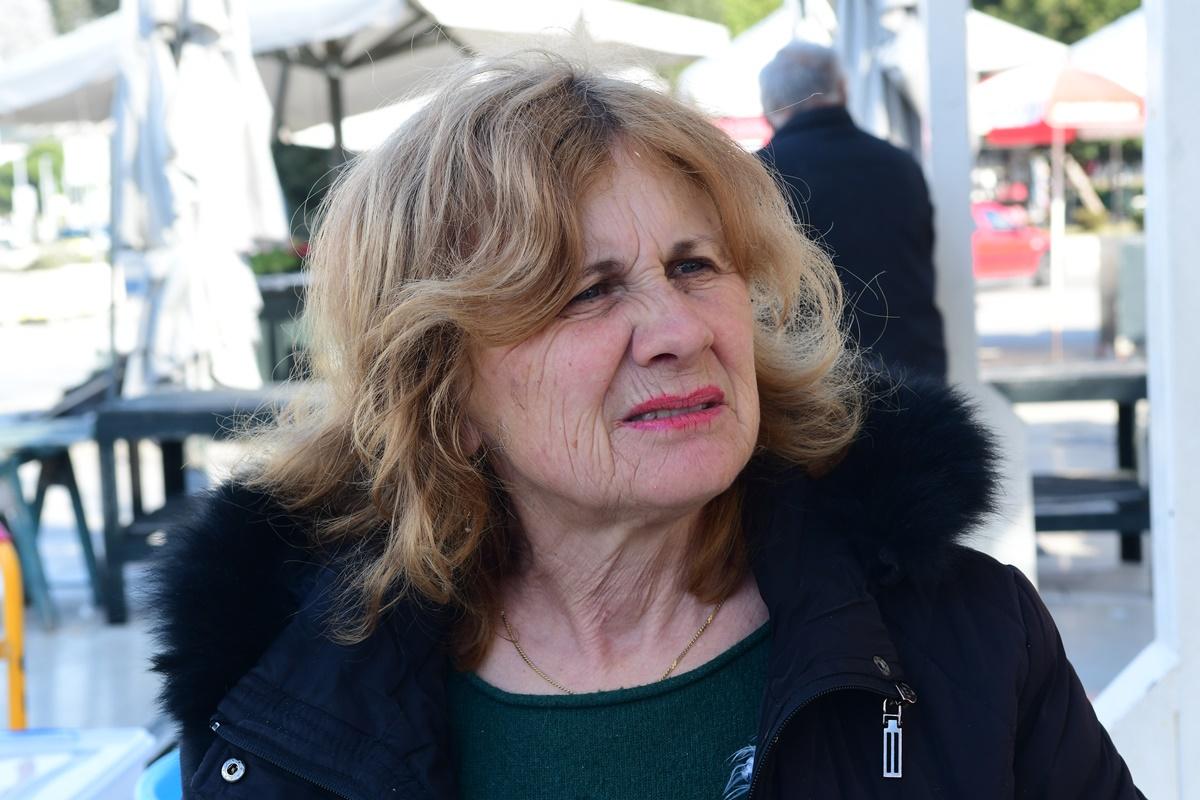 ŠTO O REKONSTRUKCIJI GRUŠKE PLACE MISLE PRODAVAČI? ‘Puno će koštati, a mi ćemo se i dalje smrzavati’ 3 Mirjana Vukić iz Lovornog