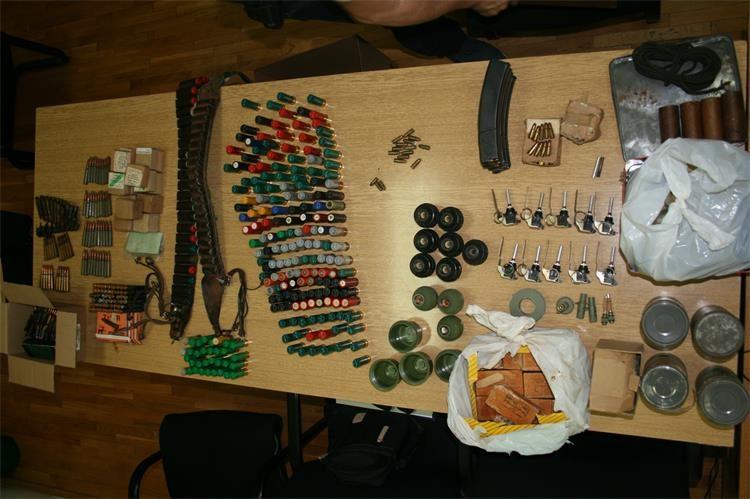 Policija kod Metkovca pronasla arsenal oruzja i eksplozivnih tvari 2