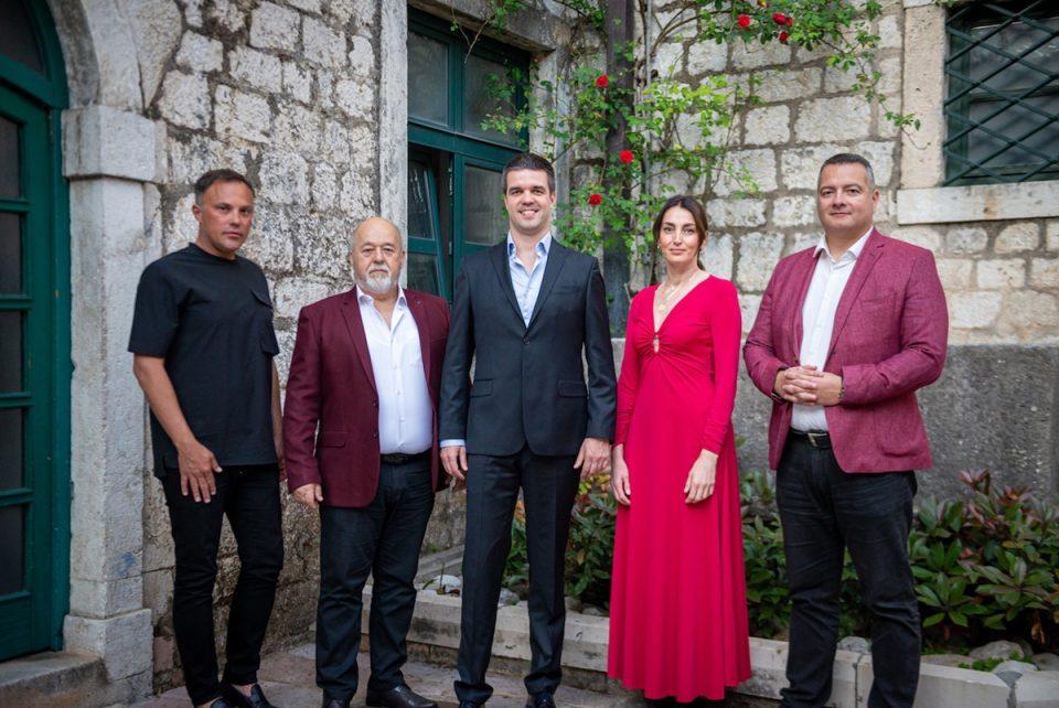 AMBASADORICA PROJEKTA SANJA PUTICA U Kotoru održana emotivna promocija filma 'Bokeljski Hrvati 2021.'