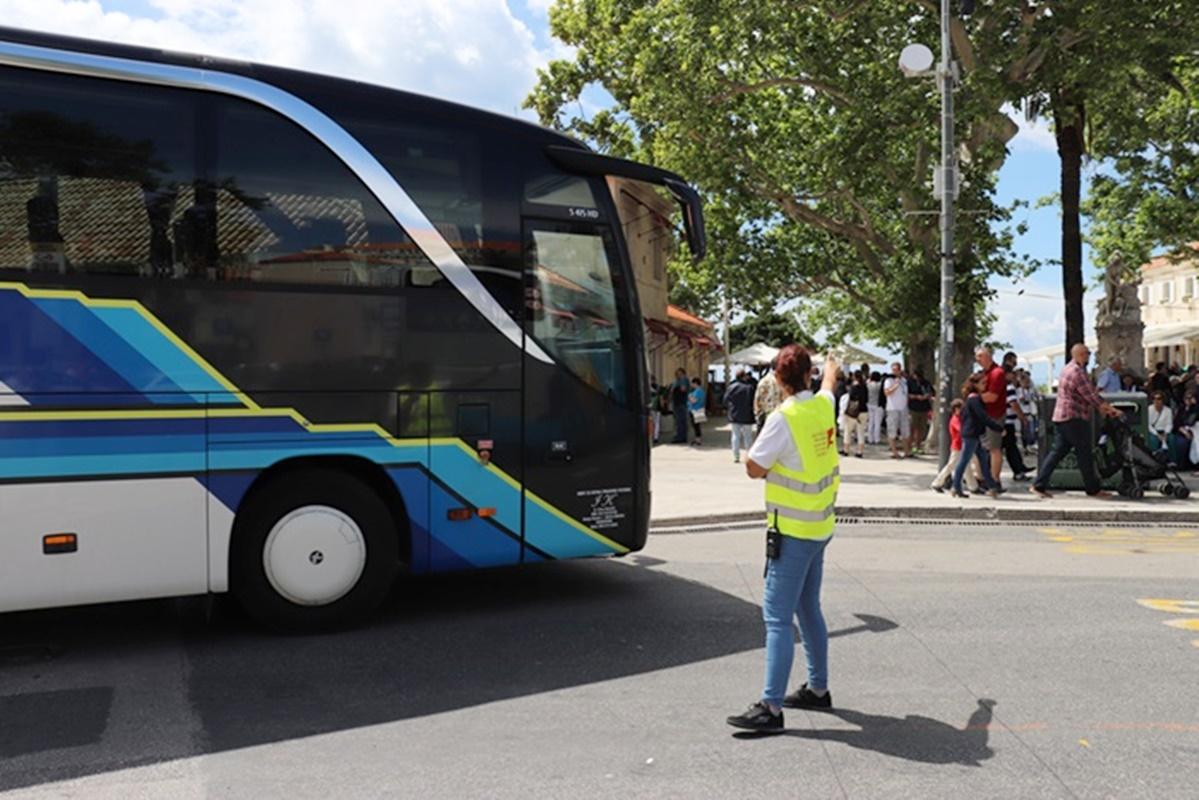 promet autobusi pile