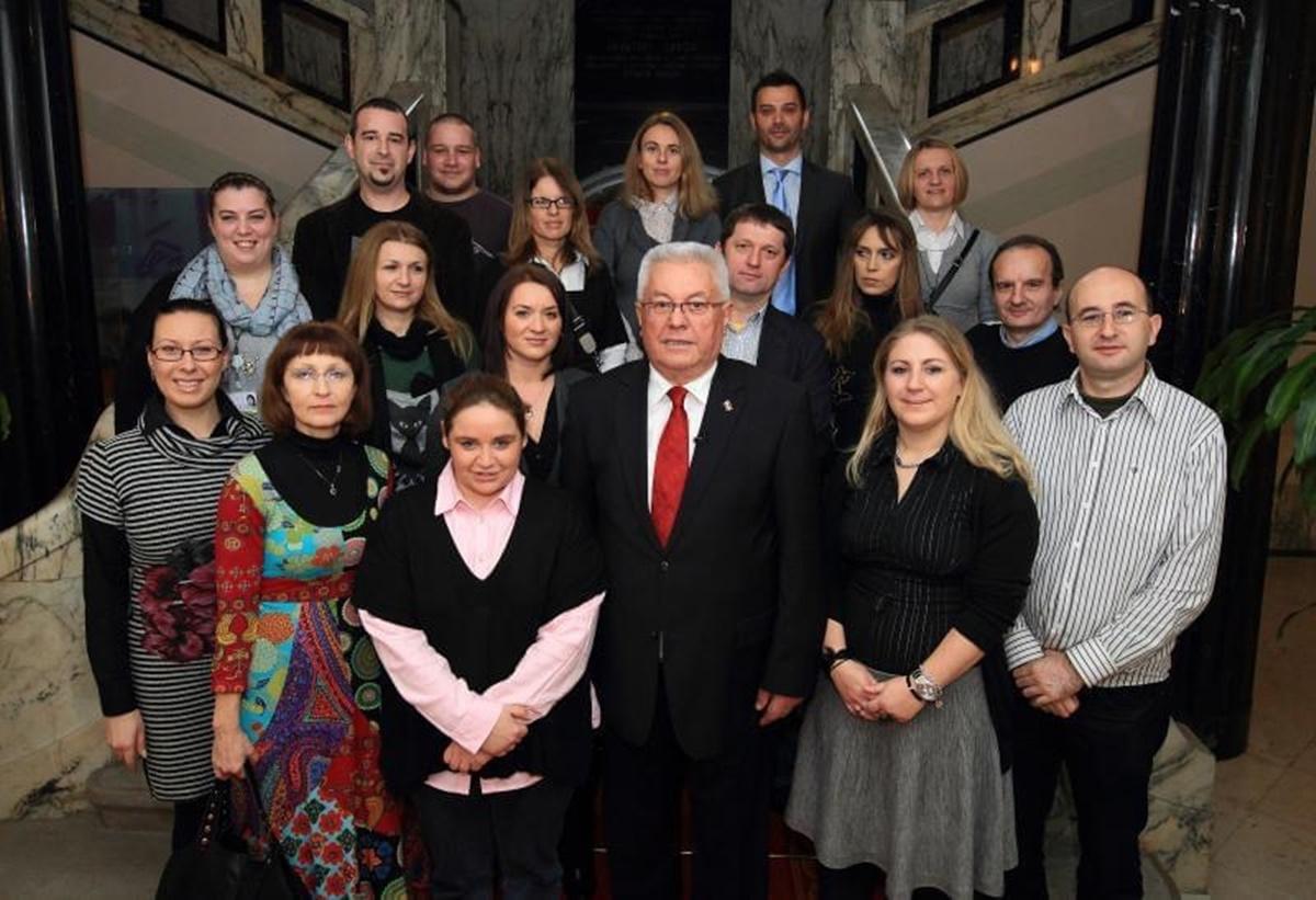 Tea Romic sa saborskim izvjestiteljima i bivsim predsjednikom Sabora