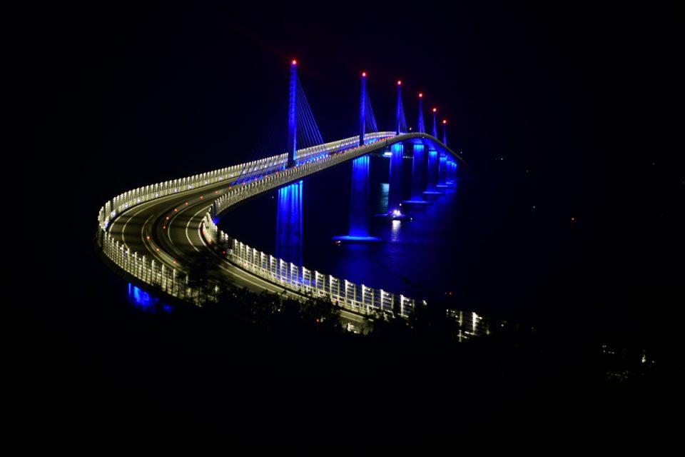 OTVOREN OD PONOĆI Pelješki mostom već je prošlo 1.500 vozila