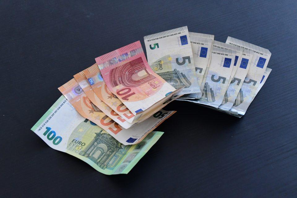 Euro ponovno jači od dolara