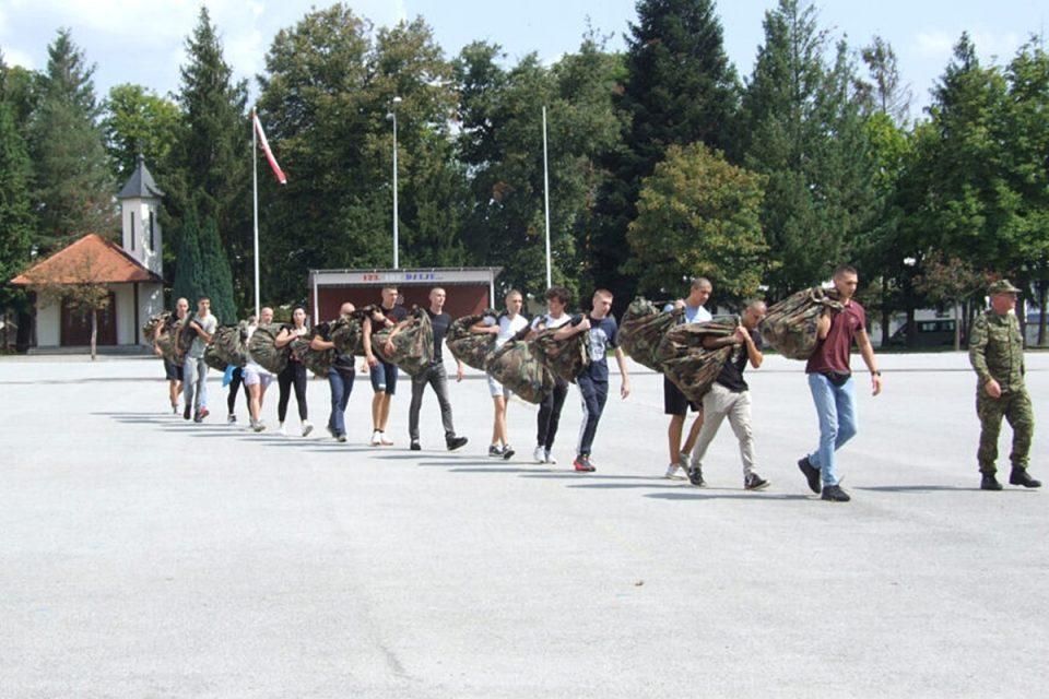 Judašice Petrunjela Pavić i Iva Oberan krenule na dobrovoljnu vojnu obuku