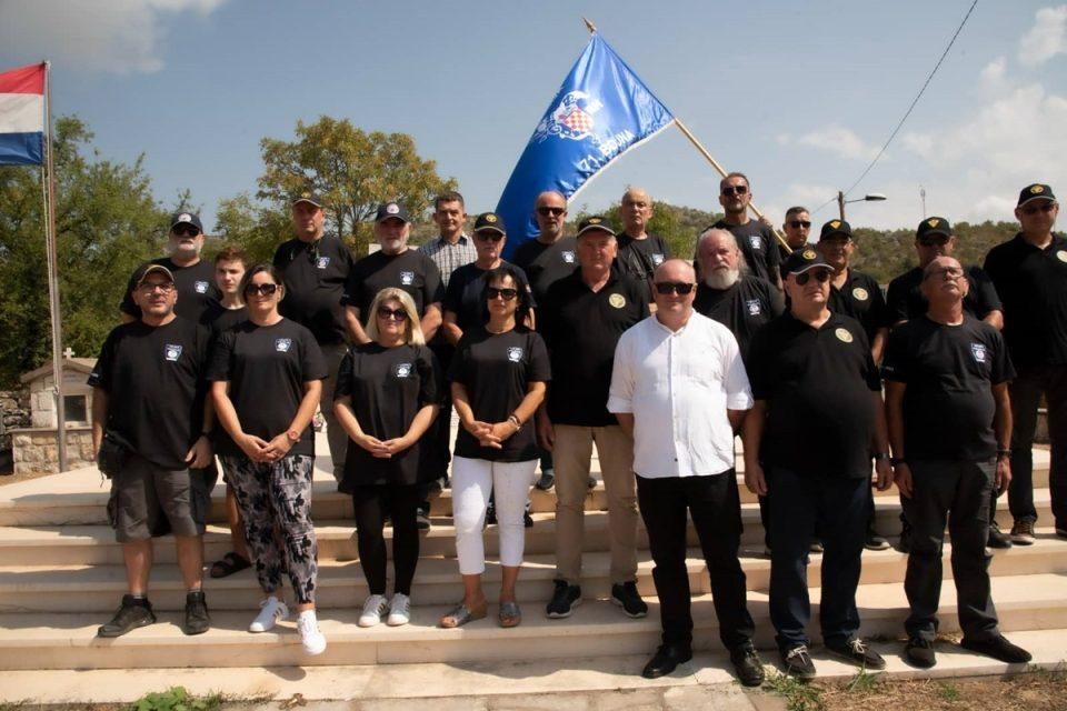 ODALI POČAST Veterani 71. bojne vojne policije iz Rijeke na Osojniku postavili ploču poginulim suborcima