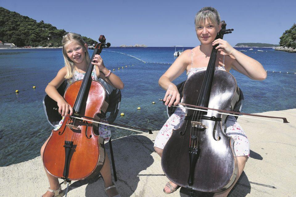 VANDA I GABRIELA ĐANIĆ Mama i kći violončelistice stvaraju lijepu glazbenu priču