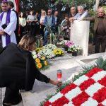 POLOZENI VIJENCI U SPOMEN NA 53 ZRTVE POGUBLJENE NA DAKSI 4