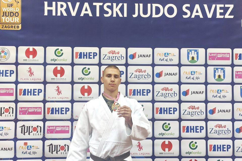 Luka Ivanković prvak Hrvatske u judu, medalju posvetio nedavno preminulom treneru Željku Đapiću