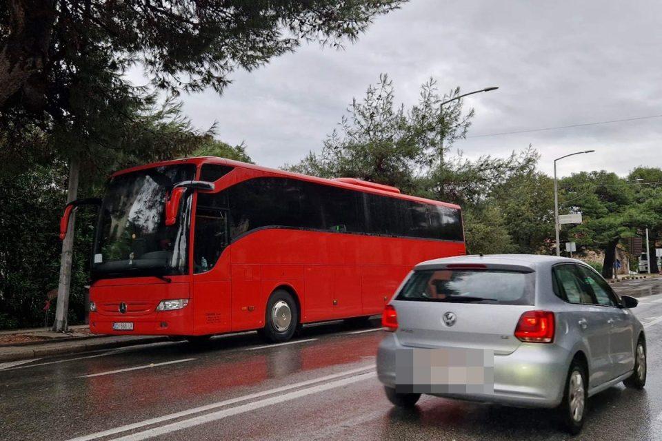 Autobus na skretnom traku 4