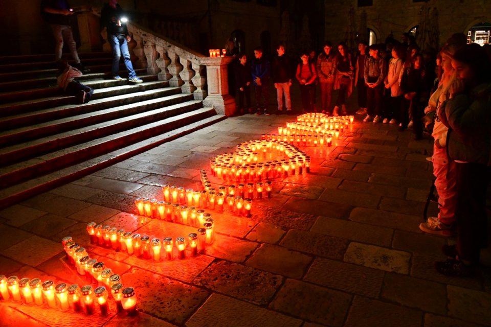 [FOTO] I NIKADA NAROD ZABORAVIT NEĆE... Dubrovnik večeras svijetli za Vukovar