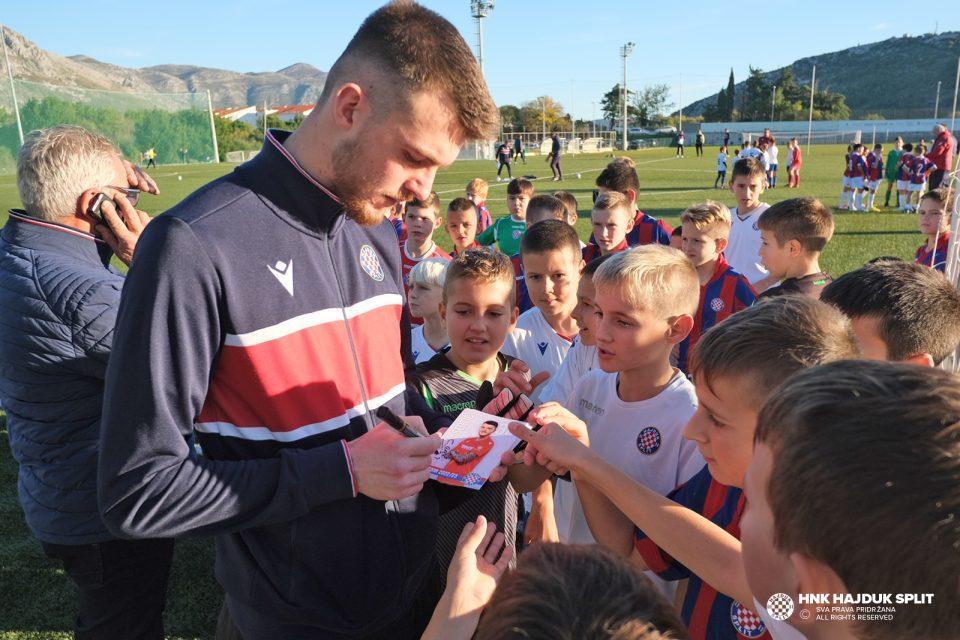 Hajdukova turneja završila u Župi, posebno iznenađenje za djecu bio je Karlo Sentić
