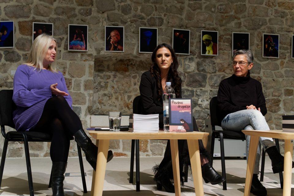 Mlada pjesnikinja Lara Čustović predstavila svoju prvu zbirku 'Posebno drugačija'