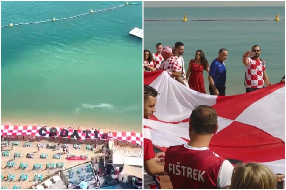 [VIDEO] Navijači ispred hotela Vatrenih razvili veliku zastavu uz pjesmu podrške