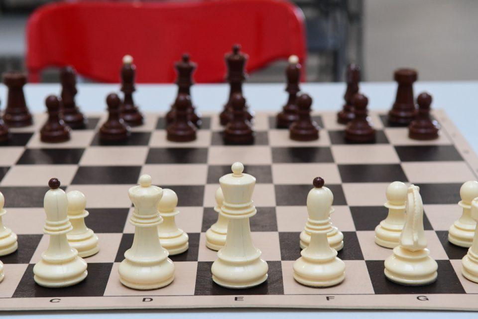 Sutra se održava šahovski turnir, nastupa stotinjak igrača